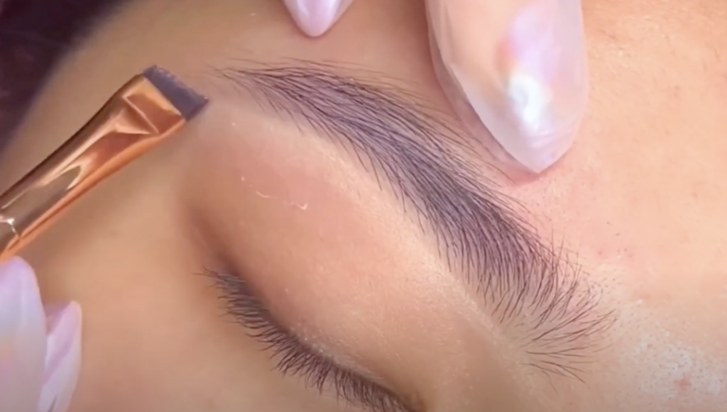 ¿Con qué frecuencia debes depilarte las cejas?