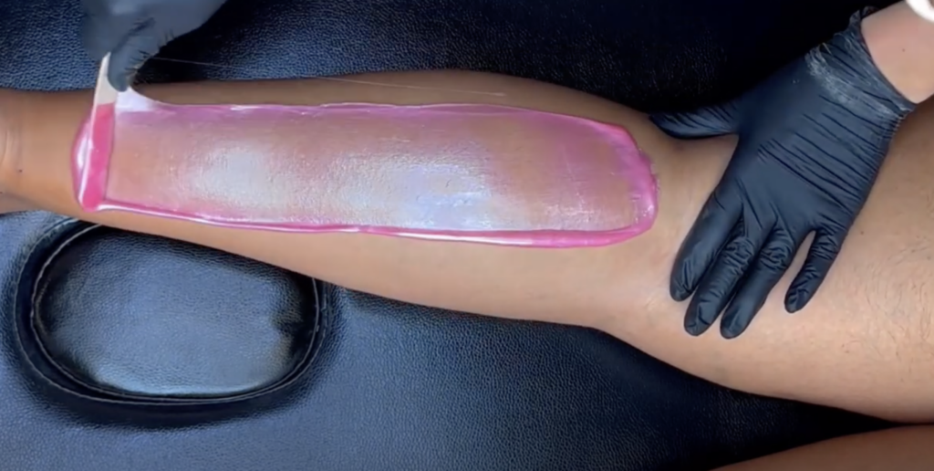 Cómo depilarse las piernas con cera dura